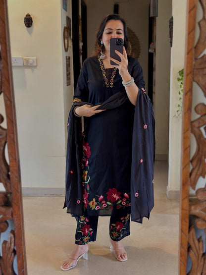 Black Embroidered Kurta Pants with Dupatta