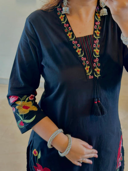 Black Embroidered Kurta Pants with Dupatta